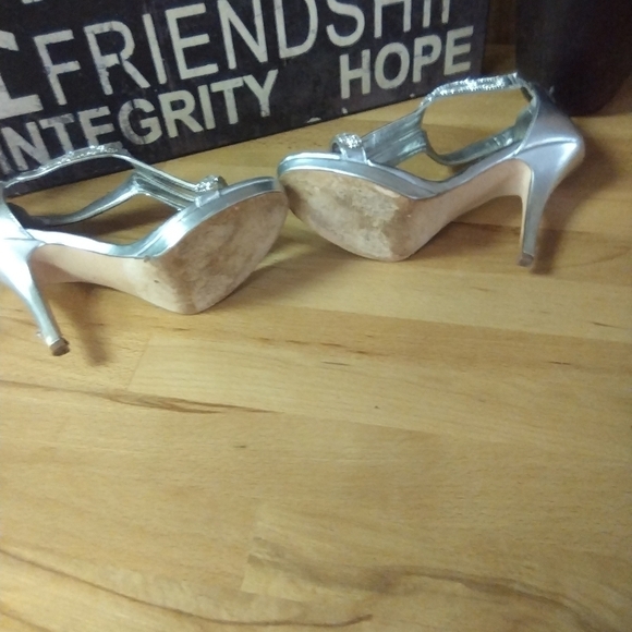 Women's Dolce by Mojo Moxy Silver Jeweled High High Heel Shoes Rhinstones Size 8 - Picture 4 of 10
